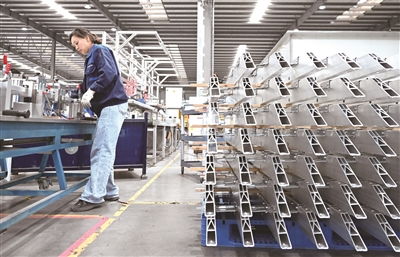 筑牢技術(shù) 護城河 中國新能源汽車進階全球創(chuàng)新高地